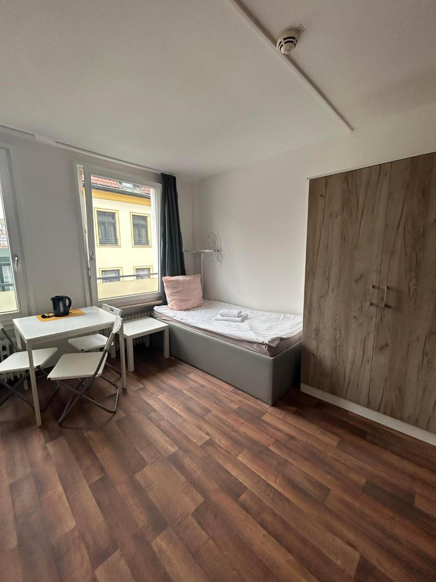 Low Budget Central Station Aparthostel Munchen Bagian luar foto